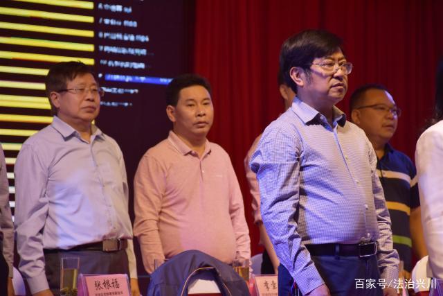 点击新窗口打开